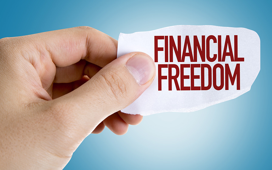 hand holding paper that says financial freedom